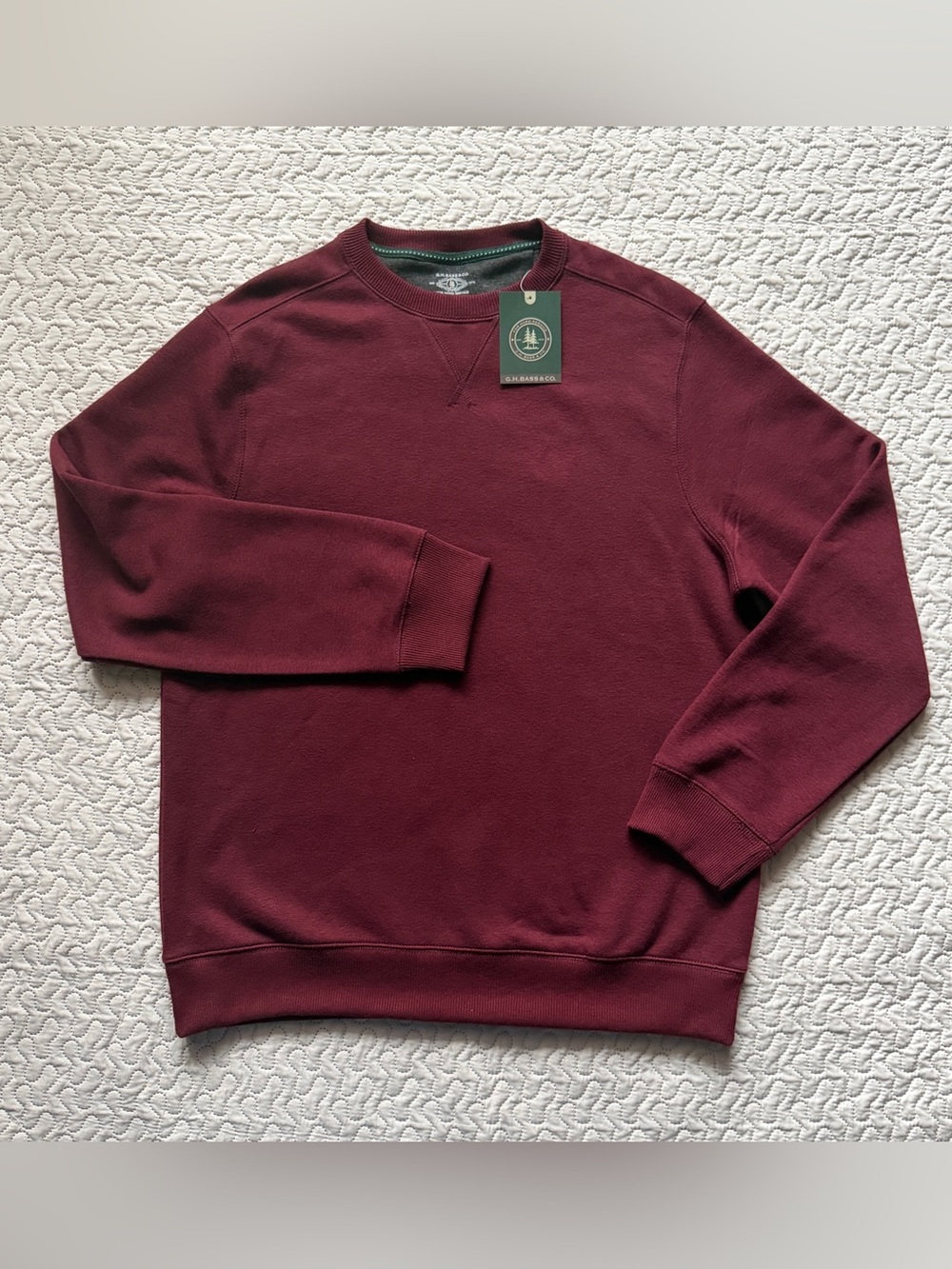 G.H. Bass & Co. Men’s Medium Velvet Maroon Crewneck Sweatshirt NWT